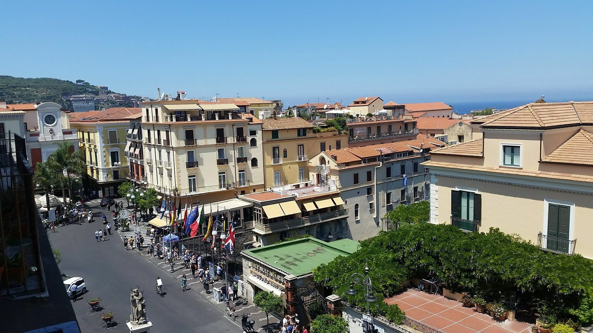 Younique Couette-café Sorrente